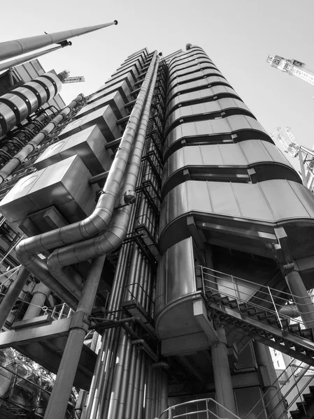 Black and white Lloyds of London building — Stock Photo, Image