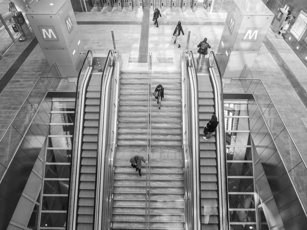 Zwart-wit torino porta susa station — Stockfoto