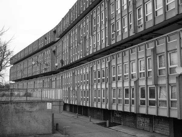 siyah-beyaz robin hood gardens Londra