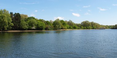 Yılan gibi Gölü, Londra