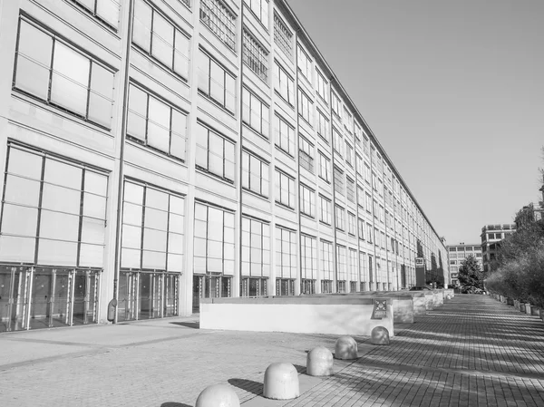 Schwarz und weiß fiat lingotto turin — Stockfoto