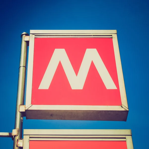 Retro-Look U-Bahn-Schild — Stockfoto