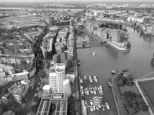 黒と白の medienhafen デュッセルドルフ — ストック写真