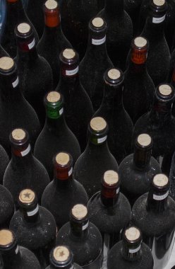 şarap şişeleri