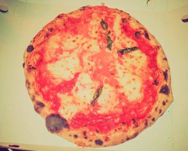 Look retro pizza margherita — Fotografia de Stock