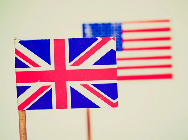 Retro titta brittiska och amerikanska flaggor — Stockfoto