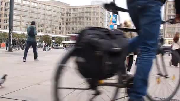 Tourists in Berlin Germany — Stock Video