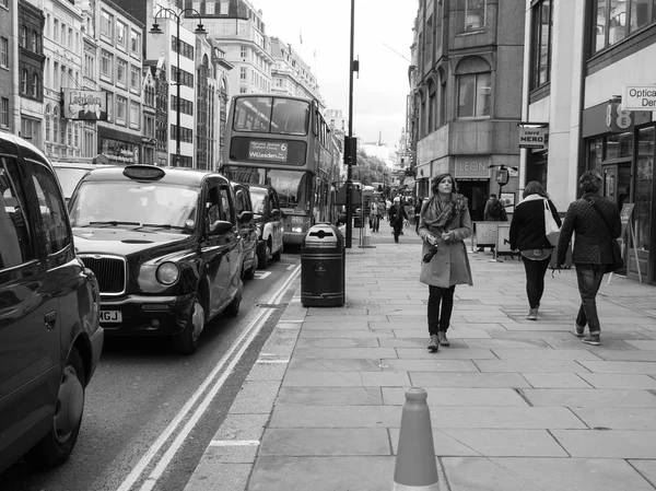 Black and white The Strand, Лондон — стоковое фото