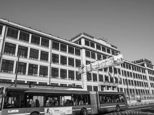 Blanco y negro Fiat Lingotto Turín — Foto de Stock