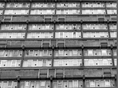 Londra Kulesi'nde siyah-beyaz balfron