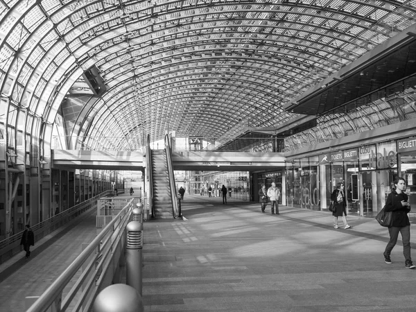 Černé a bílé nádraží torino porta susa — Stock fotografie