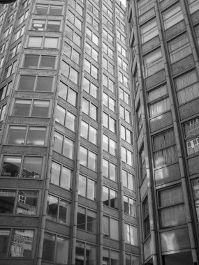 siyah-beyaz ekonomist Londra'da bina