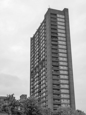 Londra Kulesi'nde siyah-beyaz balfron