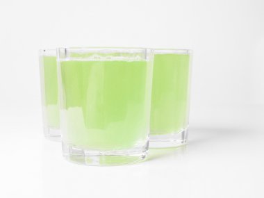 Yeşil elma suyu