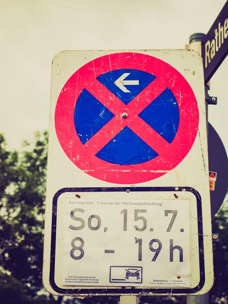 Olhar retro Não há sinal de estacionamento — Fotografia de Stock