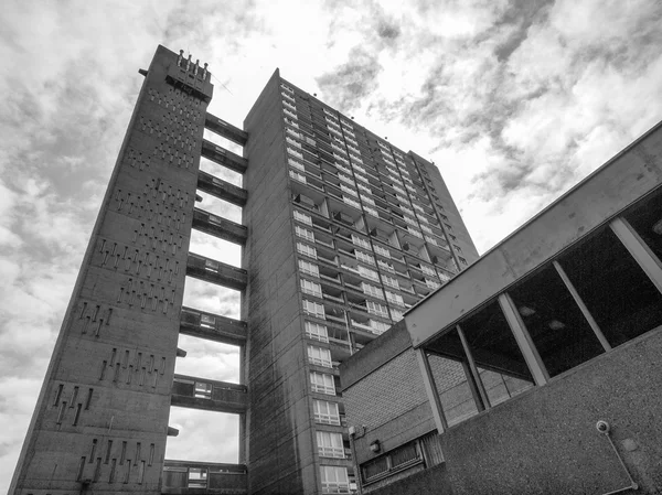 Černé a bílé balfron věž v Londýně — Stock fotografie
