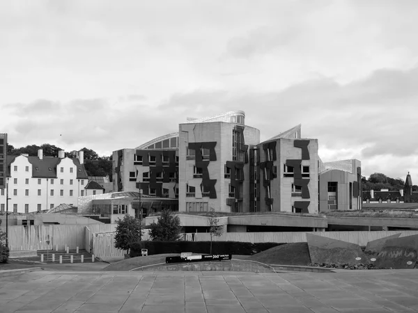 Schwarz und weiß das schottische Parlament, edinburgh — Stockfoto