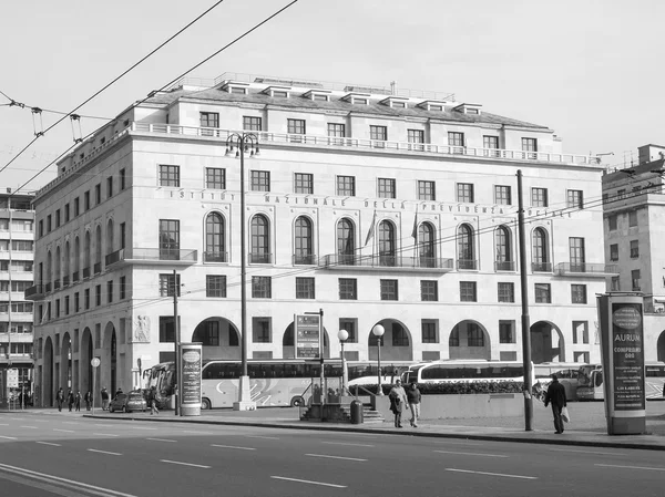 Schwarz-weißer Palazzo inps in Genua — Stockfoto
