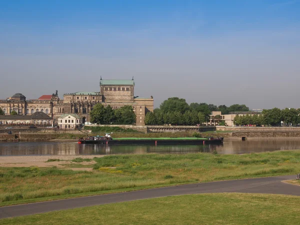 Dresden 'deki Elbe Nehri — Stok fotoğraf