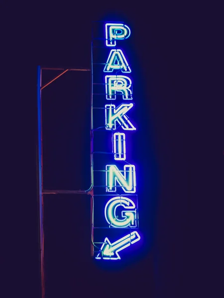 Sguardo retrò Parcheggio segno luce al neon — Foto Stock