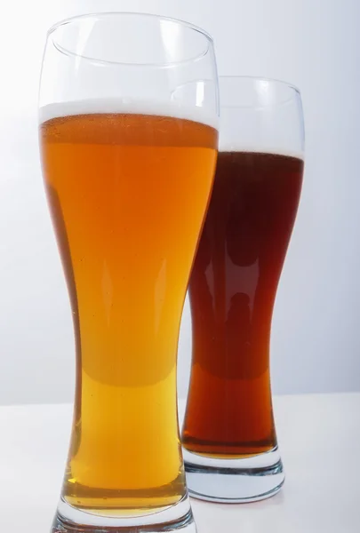 Dois copos de cerveja alemã — Fotografia de Stock