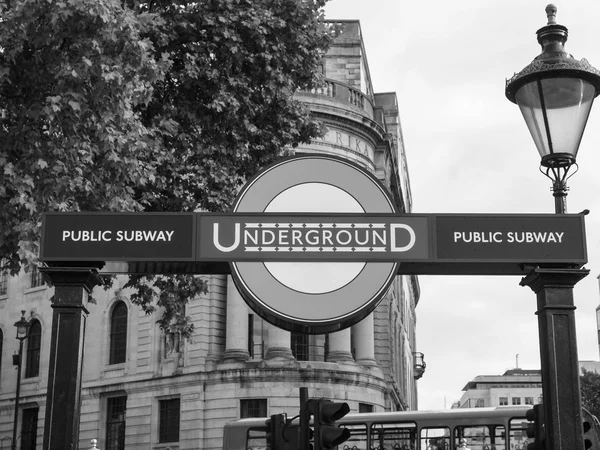 Black and white London Underground station — Stock Photo, Image