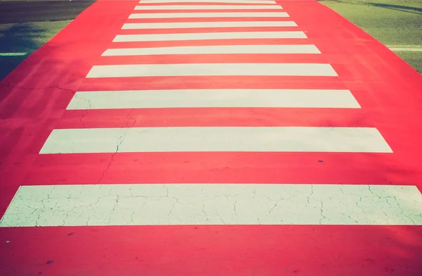 Wyglądowi retro zebra crossing — Zdjęcie stockowe