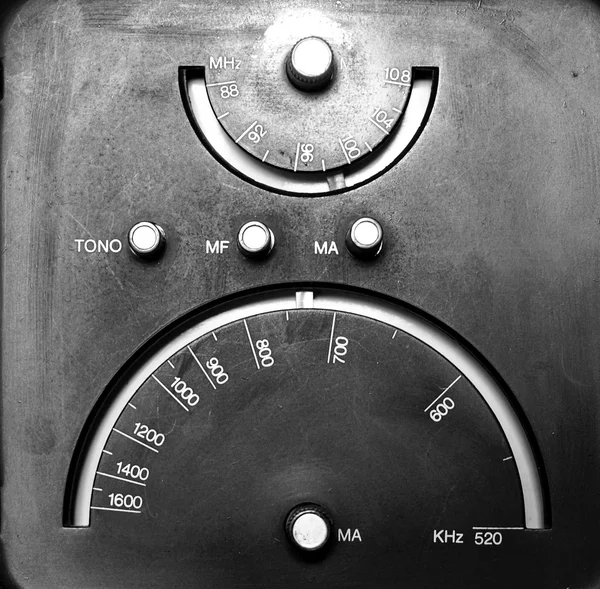 Old AM - FM radio tuner — Stock Photo, Image