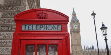 Londra telefon kulübesi