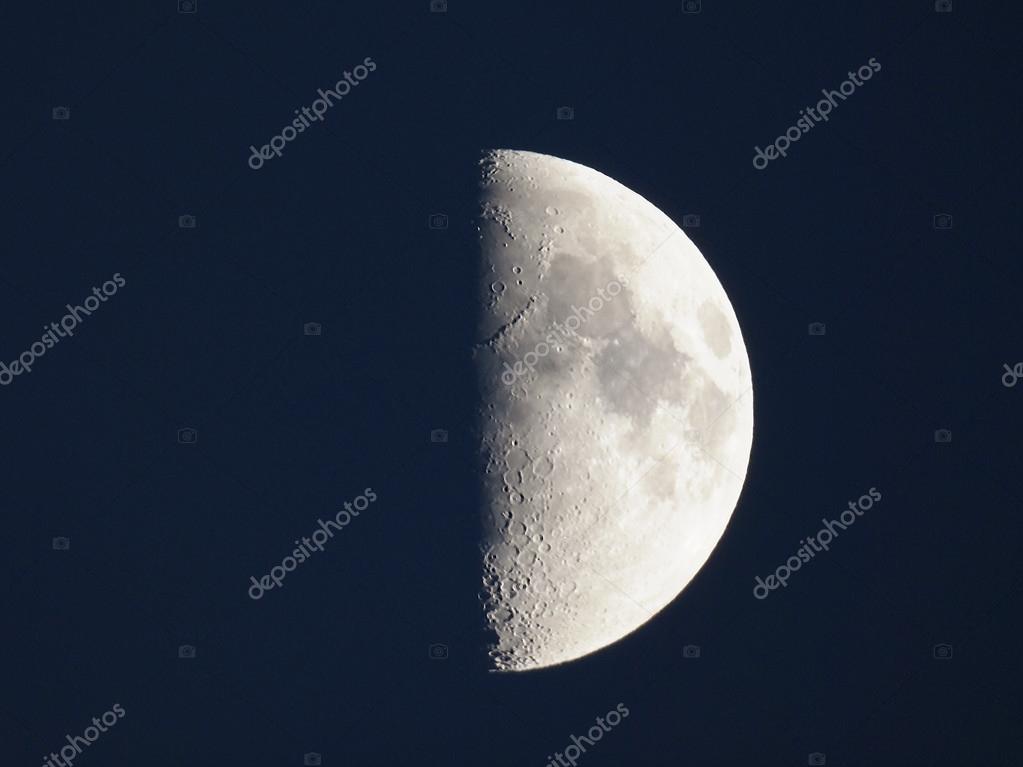 primer cuarto de luna — Fotos de Stock © claudiodivizia #51038027 primer cuarto de luna — Fotos de Stock © claudiodivizia #51038027