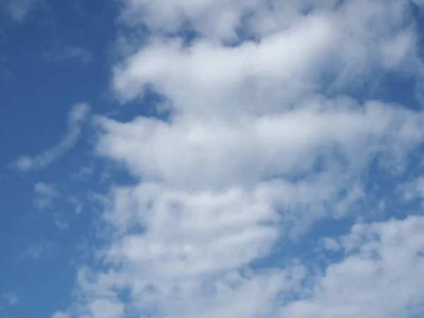 Arkaplan Olarak Kullanışlı Bulutlu Mavi Gökyüzü — Stok fotoğraf