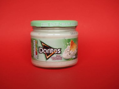 NEW BERN, ABD - CIRCA HAZİRAN 2021: Doritos 'un soğuk krema ve soğan kavanozu