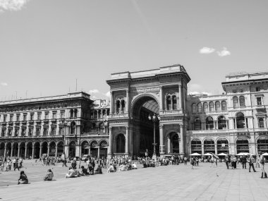 siyah ve beyaz piazza duomo milan