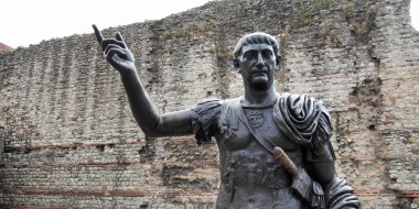 İmparator Trajan'ın heykeli