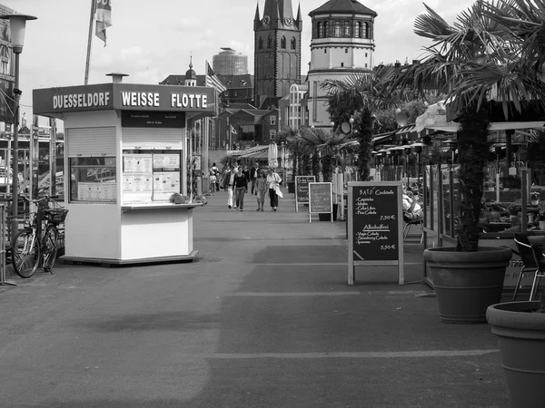 Bar Alfresco noir et blanc à Duesseldorf — Photo