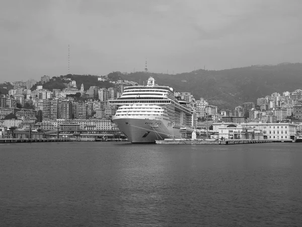 Černé a bílé porto vecchio starý přístav v Janově — Stock fotografie