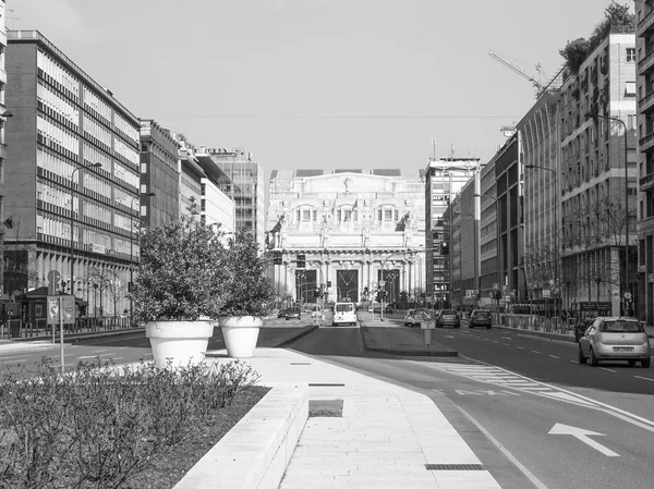 Czarno-białe Mediolanu stazione centrale — Zdjęcie stockowe