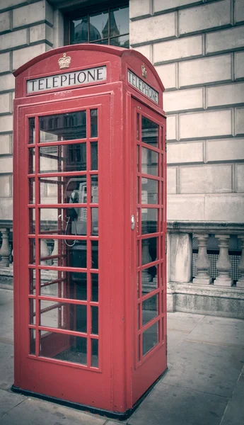 Rétro look London cabine téléphonique — Photo