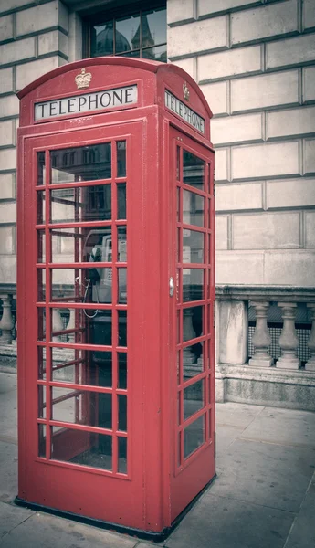 Retro titta London telefonkiosk — Stockfoto