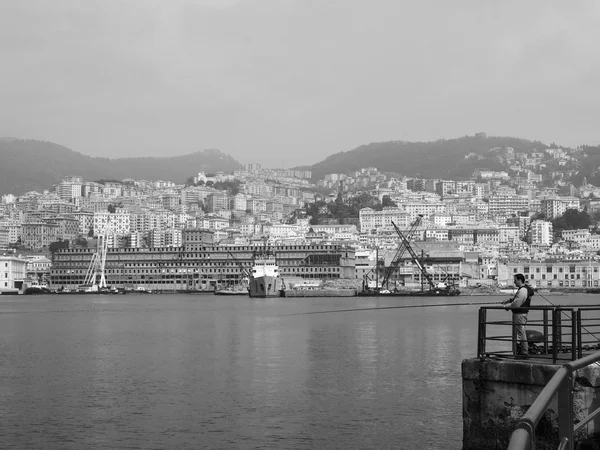 Porto Vecchio preto e branco porto velho em Gênova — Fotografia de Stock