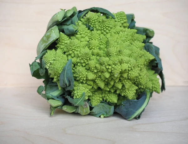 ロマネスコブロッコリー 学名Brassica Oleracease Akaロマネスクカリフラワーまたはブジーブロック 野菜ベジタブルフード — ストック写真