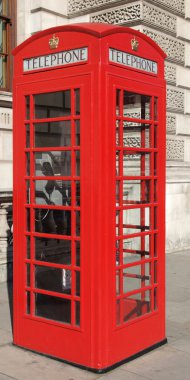Londra telefon kulübesi