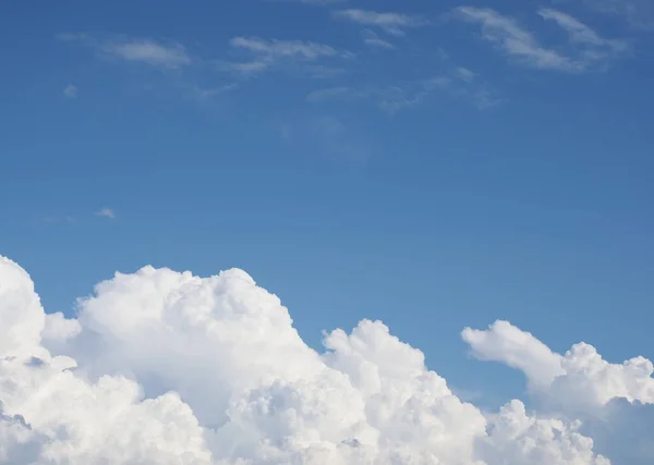 Cielo Blu Con Nuvole Utili Come Sfondo — Foto Stock