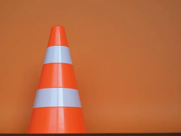 Verkeerskegel Ter Markering Van Wegwerkzaamheden Tijdelijk Verkeersbord Voor Obstructie — Stockfoto