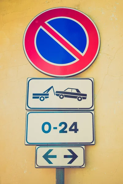 Retro ser inga tecken på parkering — Stockfoto