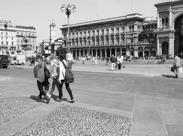 Fekete-fehér piazza duomo Milánó — Stock Fotó