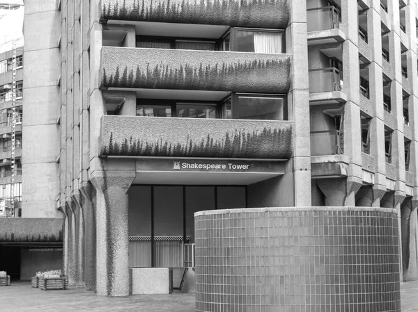 Black and white Barbican estate in London — Stock Photo, Image