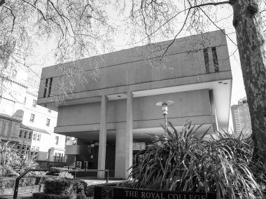 siyah-beyaz royal college Londra'da hekimlerin