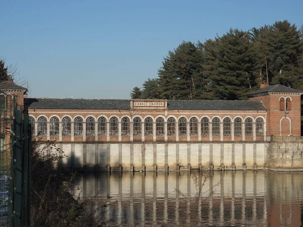 Byggnad Vid Öppningen Canale Cavour Konstgjord Vattenväg Byggd 1866 Chivasso — Stockfoto