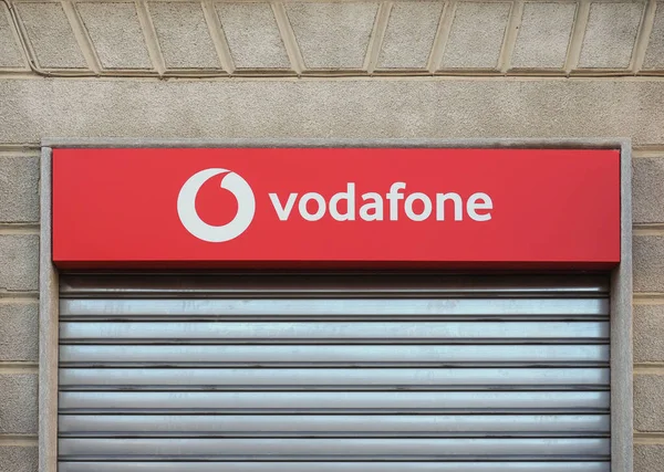 Turin Itália Circa Dezembro 2021 Sinal Vitrine Vodafone — Fotografia de Stock